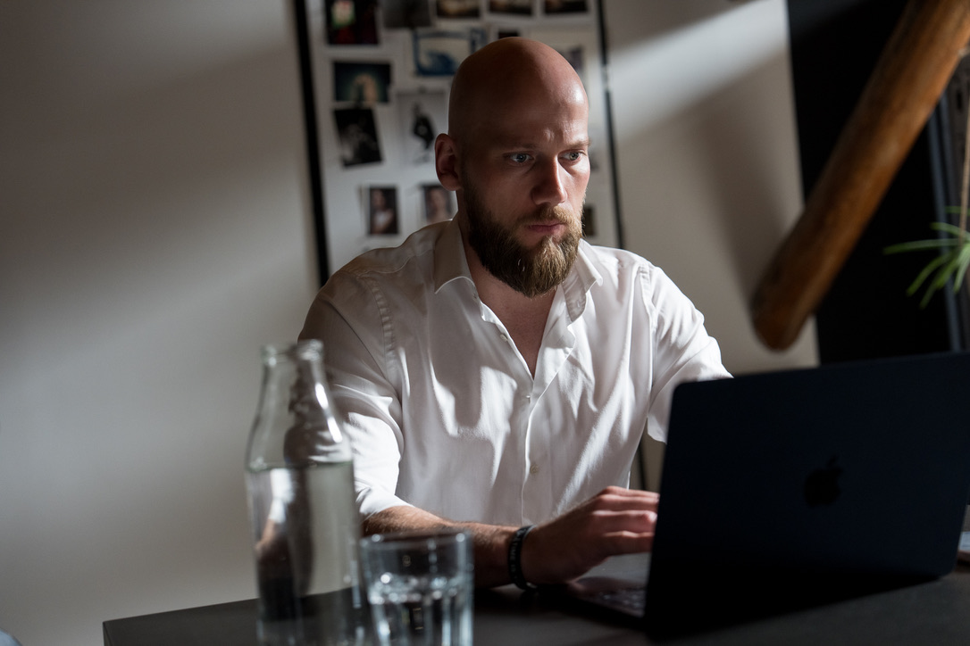 Dennis Kolwey bei der Arbeit